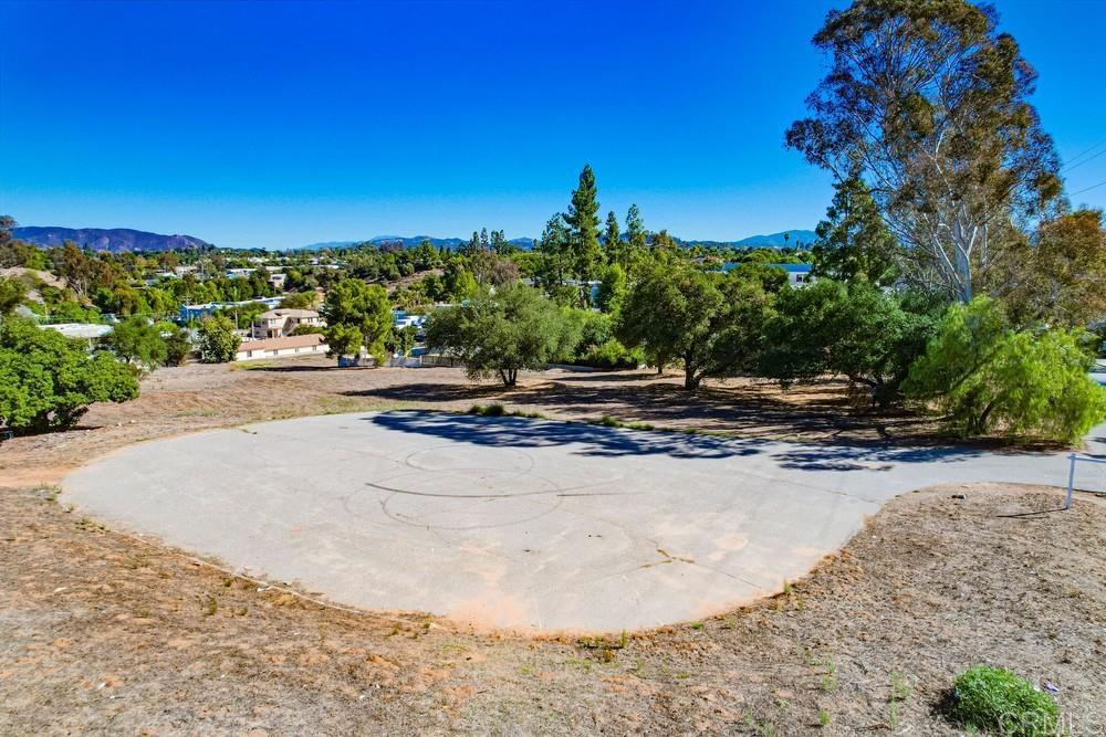 502 East Elder Street Fallbrook, CA 92028 - Photo 39 of 58 a view of a street view