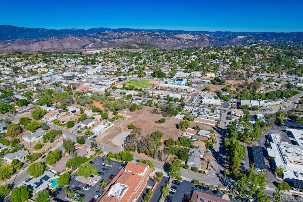 502 East Elder Street Fallbrook, CA 92028 - Photo 49 of 58 an aerial view of residential houses with outdoor space