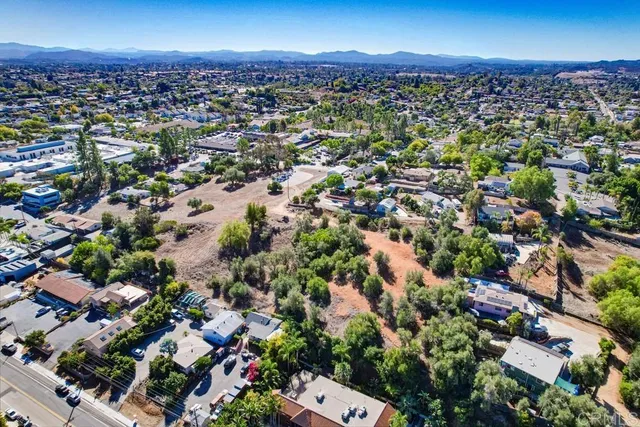 $2,000,000 | 502 East Elder Street, Fallbrook, CA 92028