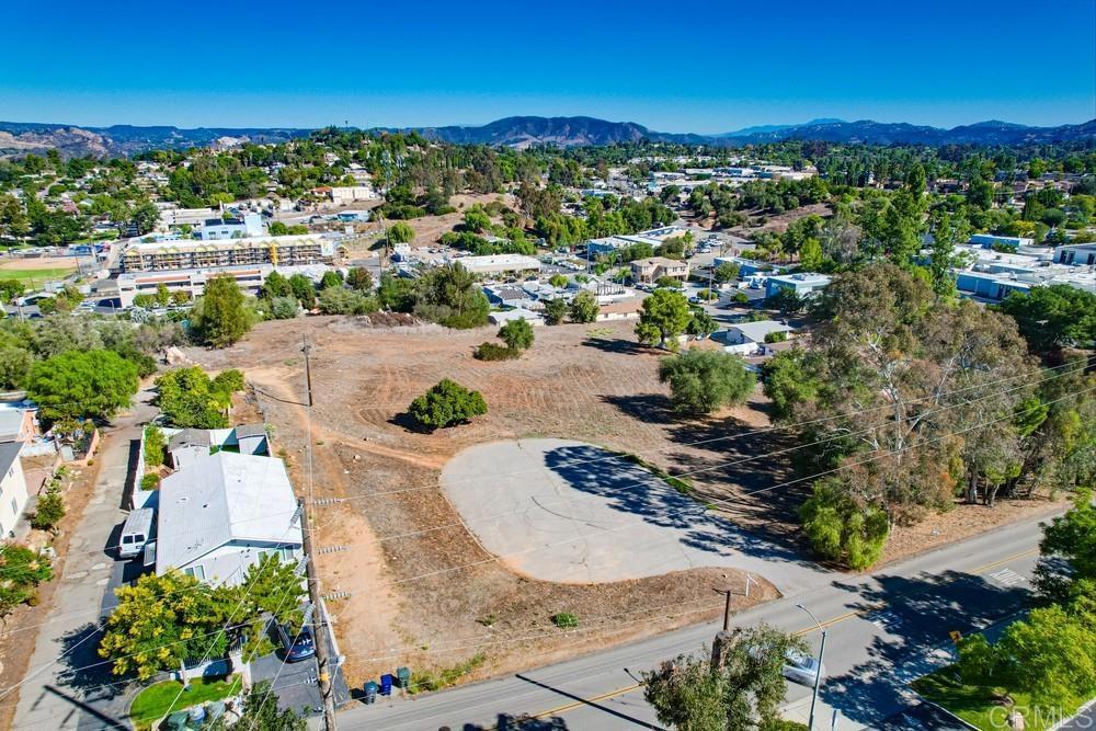 502 East Elder Street Fallbrook, CA 92028 - Photo 9 of 58