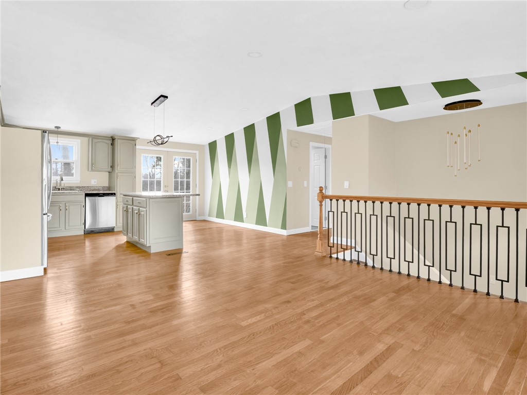 20 Killey Avenue Warwick, RI 02889 - Photo 2 of 41