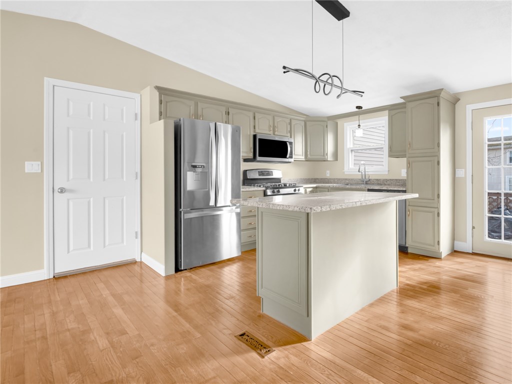 20 Killey Avenue Warwick, RI 02889 - Photo 5 of 41