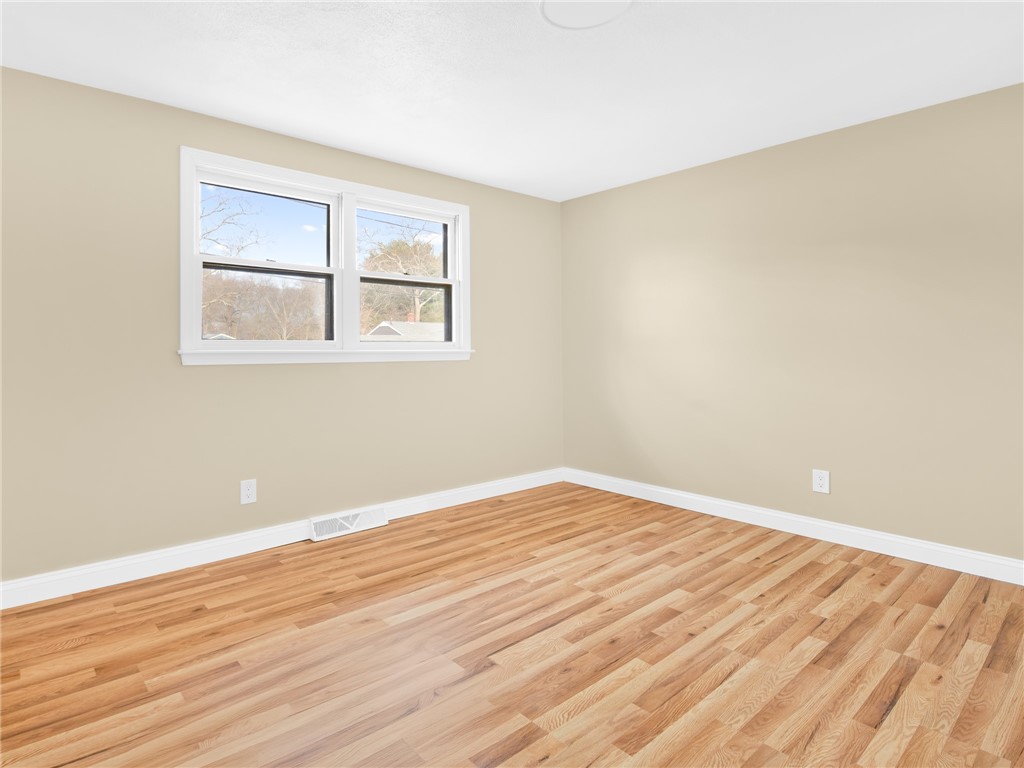 20 Killey Avenue Warwick, RI 02889 - Photo 7 of 41