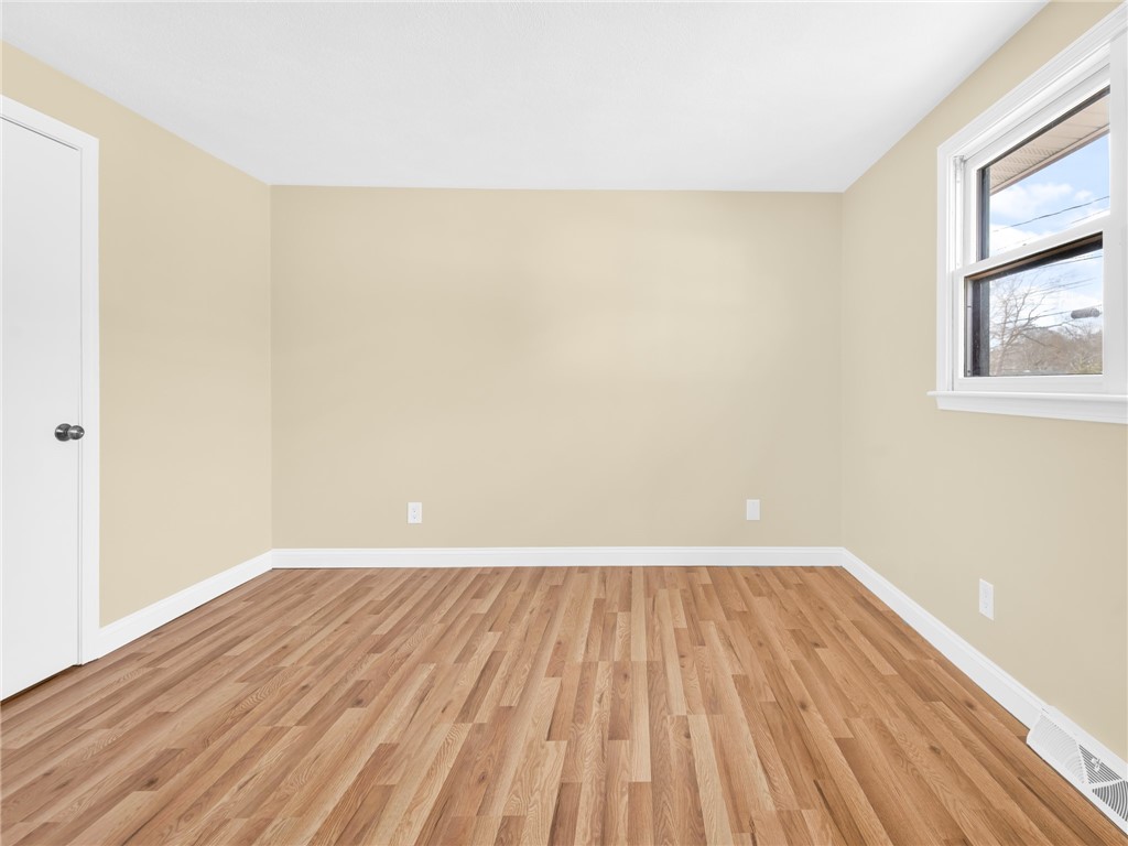 20 Killey Avenue Warwick, RI 02889 - Photo 8 of 41