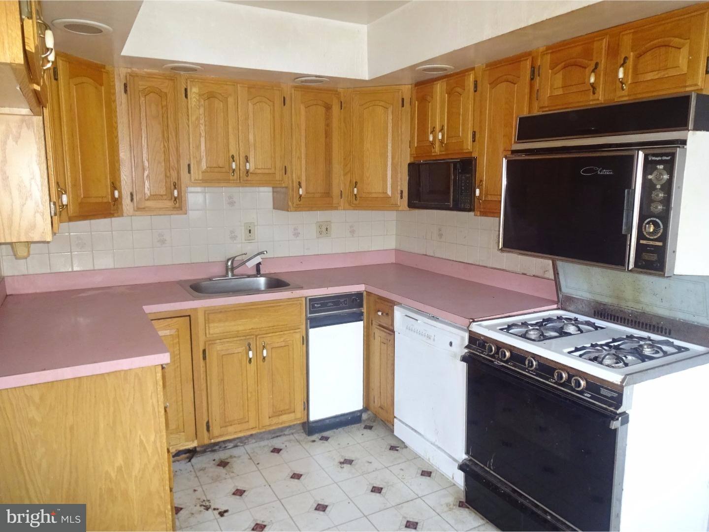 12604 Calpine Road Philadelphia, PA 19154 - Photo 8 of 19 Kitchen