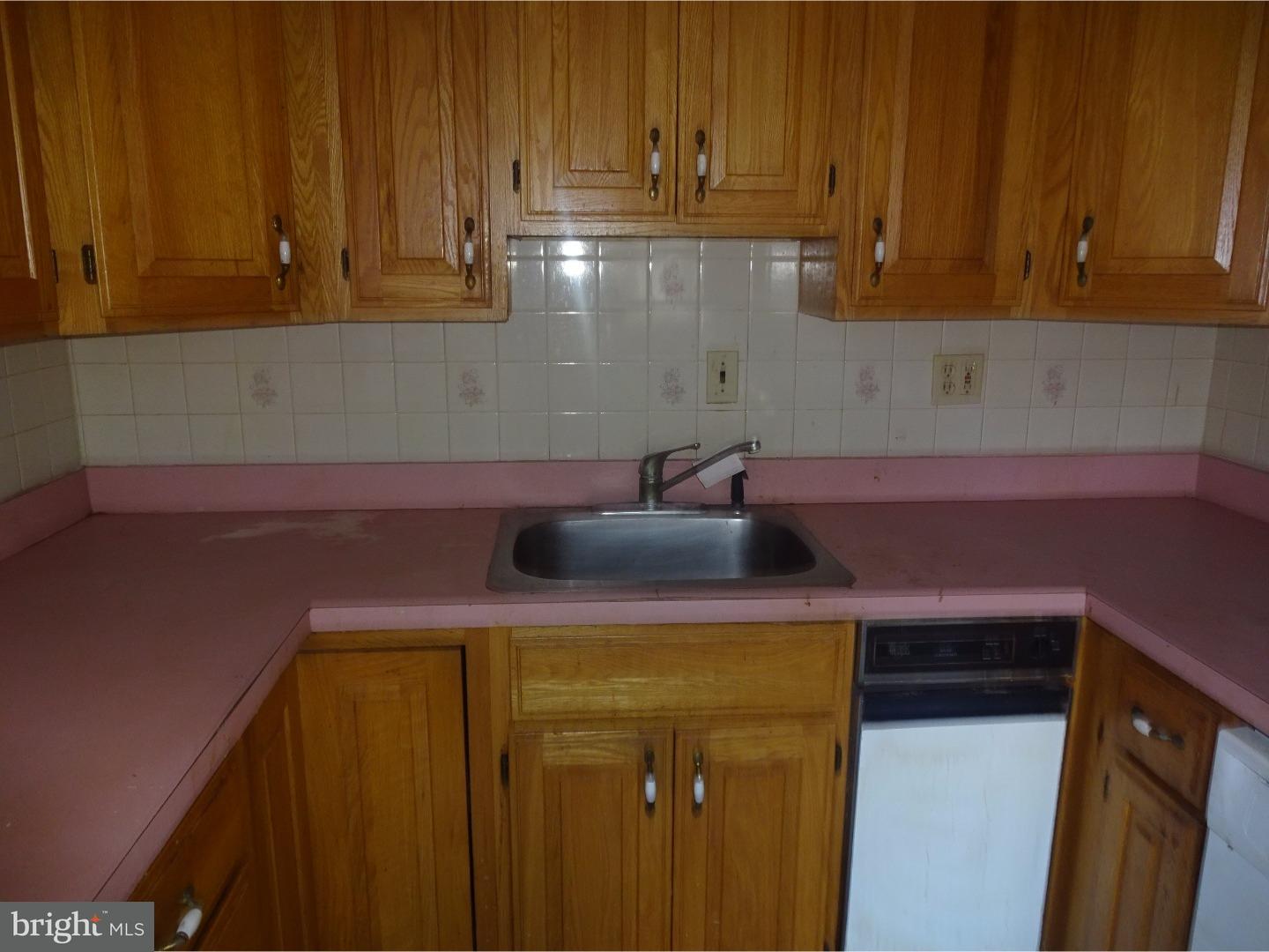 12604 Calpine Road Philadelphia, PA 19154 - Photo 9 of 19 Kitchen