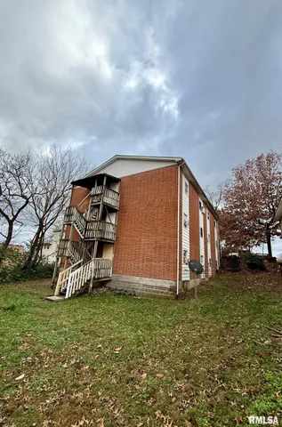 $299,900 | 410 West Freeman Street, Carbondale, IL 62901