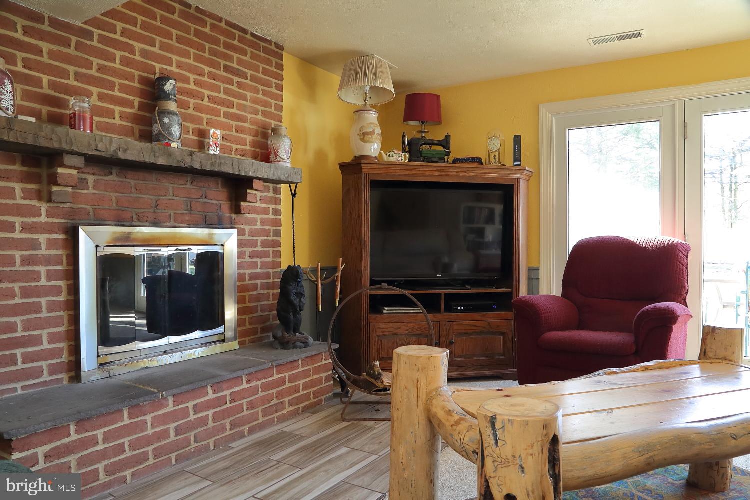 428 Nottingham Avenue Lancaster, PA 17601 - Photo 3 of 17 Gallery Image 3