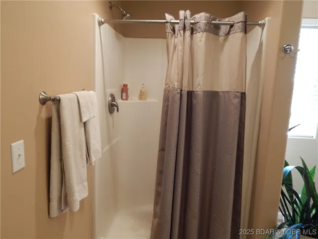 $389,000 | 96 Skylark Lane, Linn Creek, MO 65052