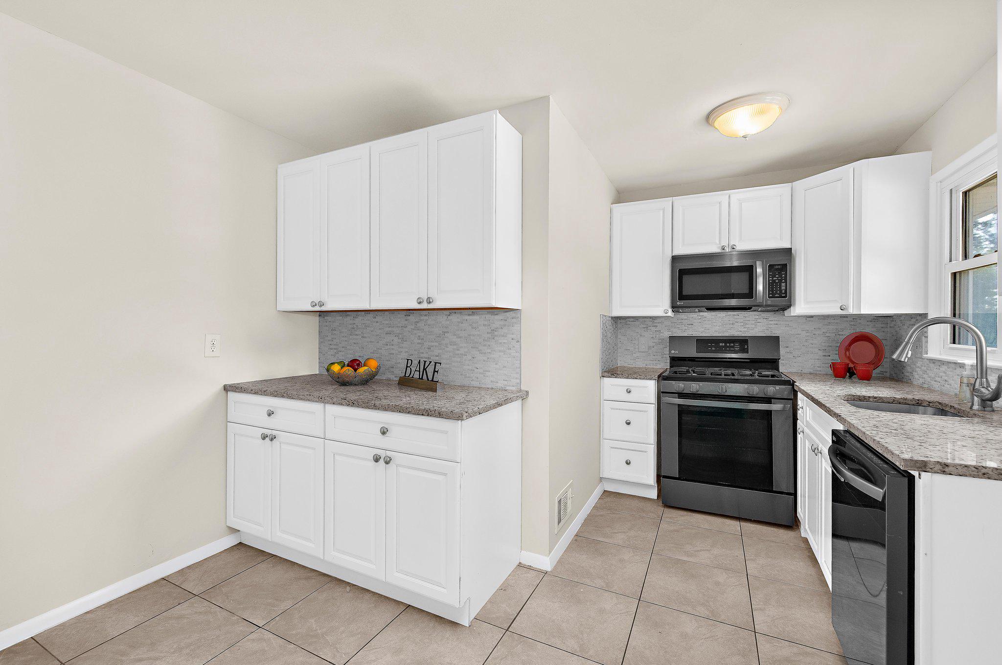 5822 Forest Hill Road Elkridge, MD 21075 - Photo 19 of 55 Sleek stainless steel appliances
