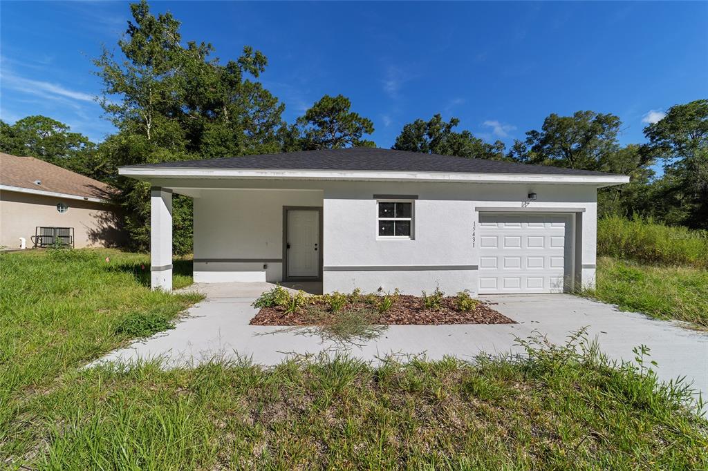 15431 Southwest 41st Street Road Ocala, FL 34481 - Photo 43 of 44 a front view of a house with a yard