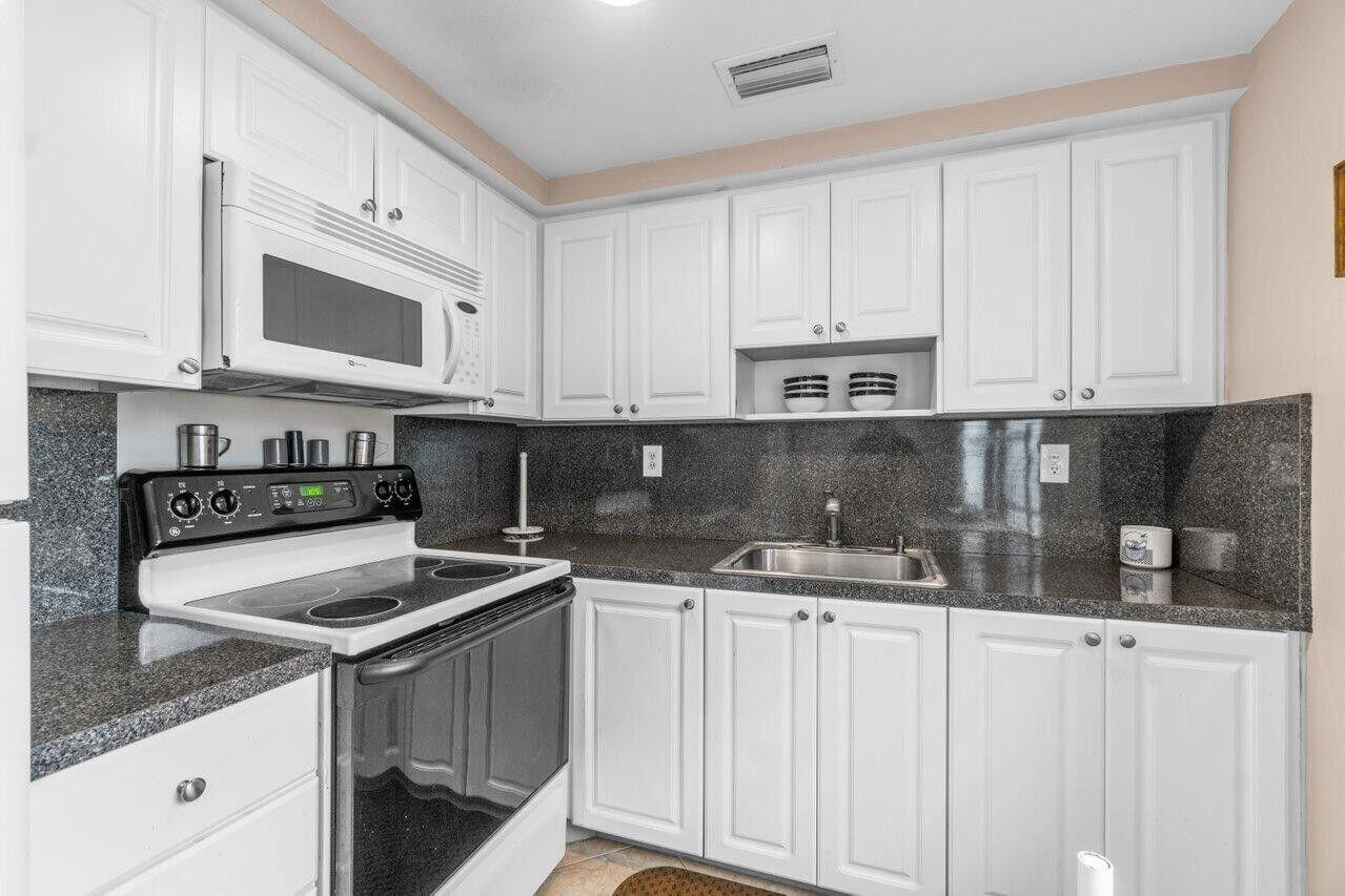 715 Normandy Lane Delray Beach, FL 33484 - Photo 6 of 42 715 Normandy O_4
