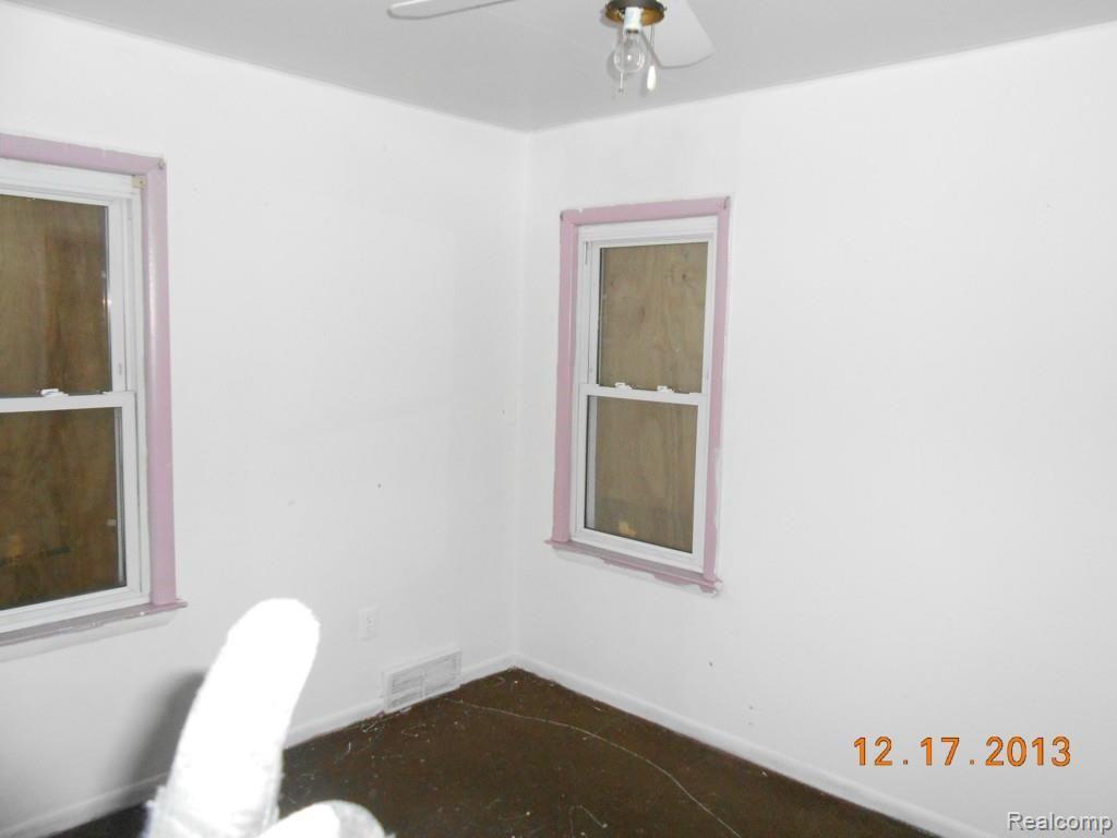 17127 Sunderland Road Detroit, MI 48219 - Photo 7 of 13 Picture 012.jpg