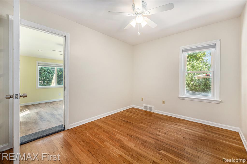 1070 Hampton Road Grosse Pointe Woods, MI 48236 - Photo 11 of 22