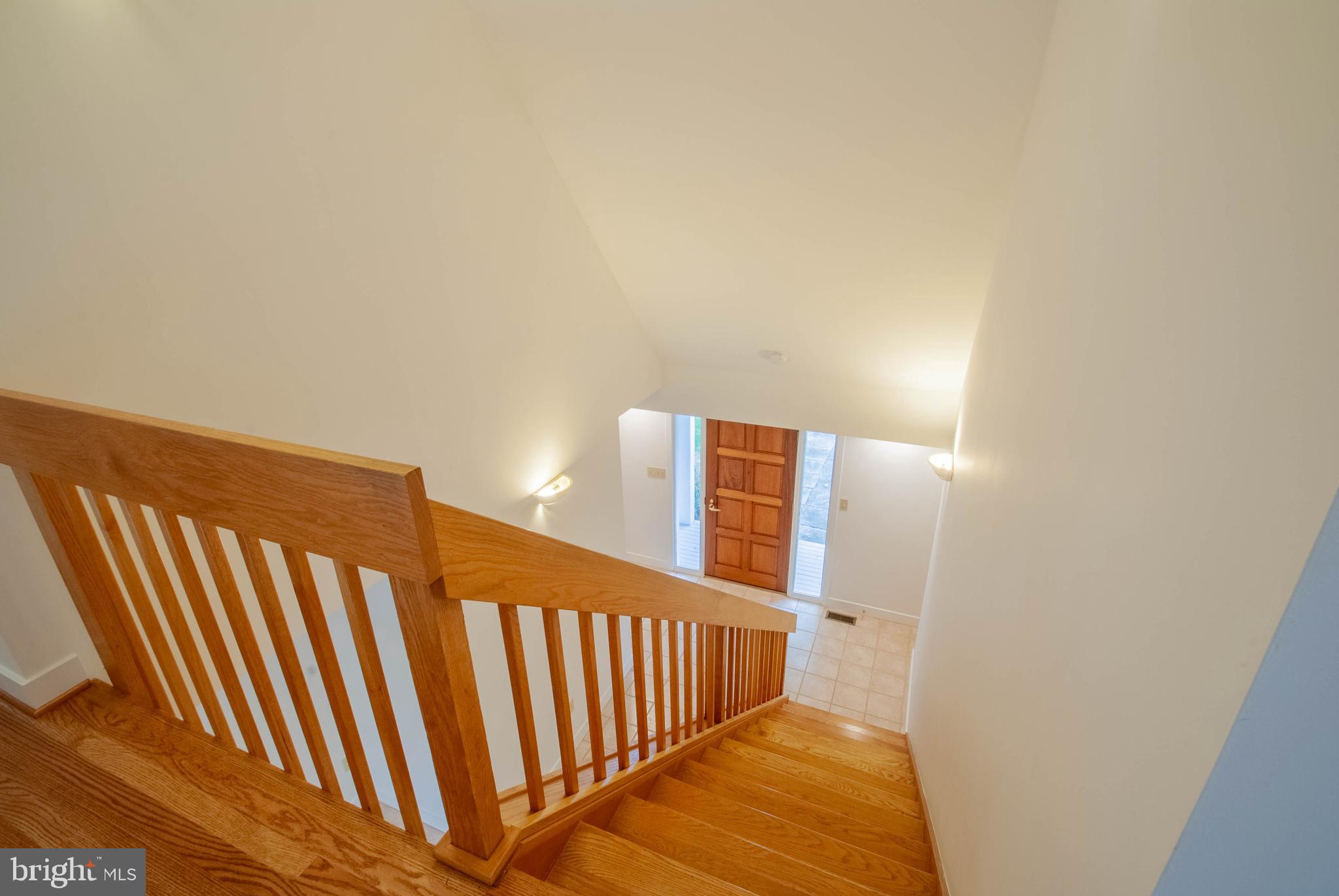 3672 Thomas Point Road Annapolis, MD 21403 - Photo 32 of 57 upper level towards foyer