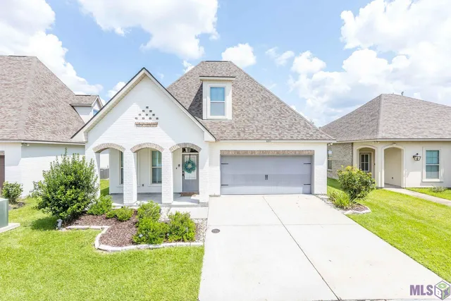 $3,300 | 6211 Lake Edge Drive, Baton Rouge, LA 70820