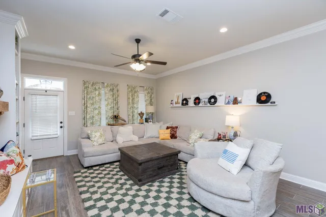 $3,300 | 6211 Lake Edge Drive, Baton Rouge, LA 70820