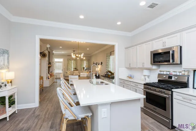 $3,300 | 6211 Lake Edge Drive, Baton Rouge, LA 70820