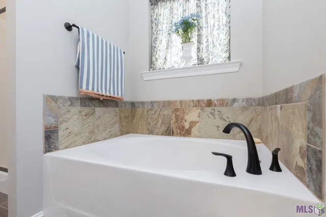 $3,300 | 6211 Lake Edge Drive, Baton Rouge, LA 70820