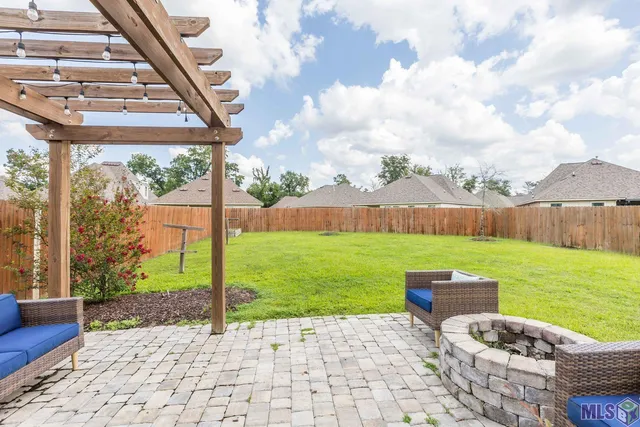 $3,300 | 6211 Lake Edge Drive, Baton Rouge, LA 70820