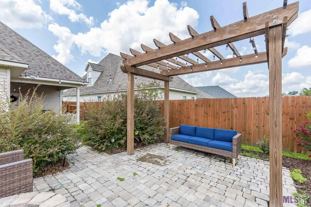 $3,300 | 6211 Lake Edge Drive, Baton Rouge, LA 70820