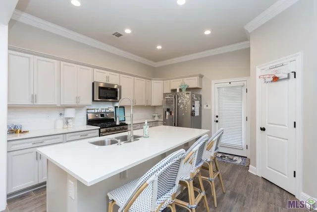 $3,300 | 6211 Lake Edge Drive, Baton Rouge, LA 70820