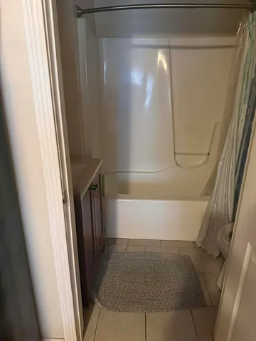 $2,100 | 101 West Hollis Street, Unit 1, Nashua, NH 03060