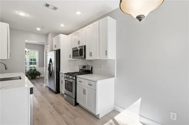 $365,000 | 204 Kenninghall Lane, Unit 6, Smyrna, GA 30082