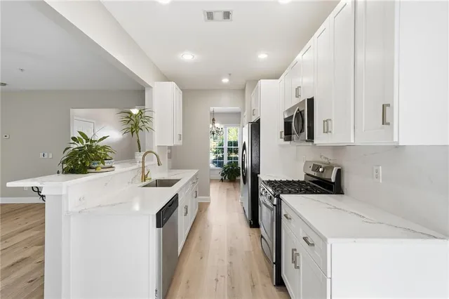 $365,000 | 204 Kenninghall Lane, Unit 6, Smyrna, GA 30082