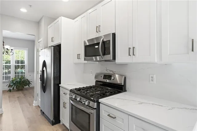 $365,000 | 204 Kenninghall Lane, Unit 6, Smyrna, GA 30082