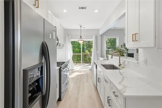 $365,000 | 204 Kenninghall Lane, Unit 6, Smyrna, GA 30082