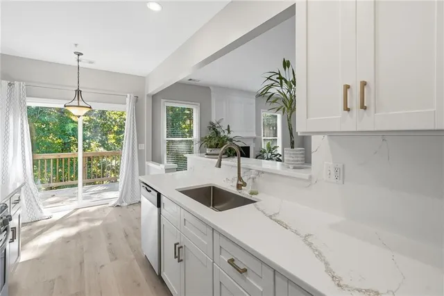 $365,000 | 204 Kenninghall Lane, Unit 6, Smyrna, GA 30082