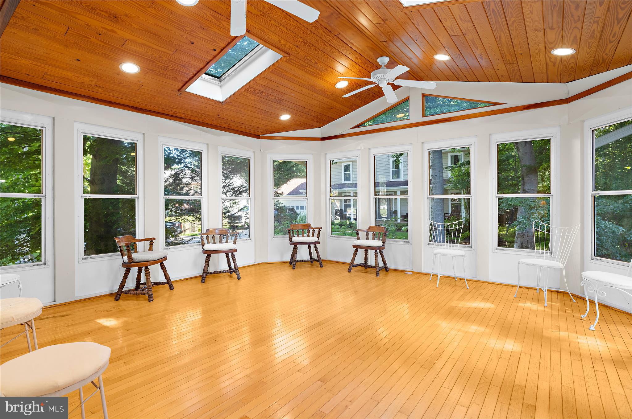 1678 Wickham Way Crofton, MD 21114 - Photo 14 of 62 Large Three Seasons Room
