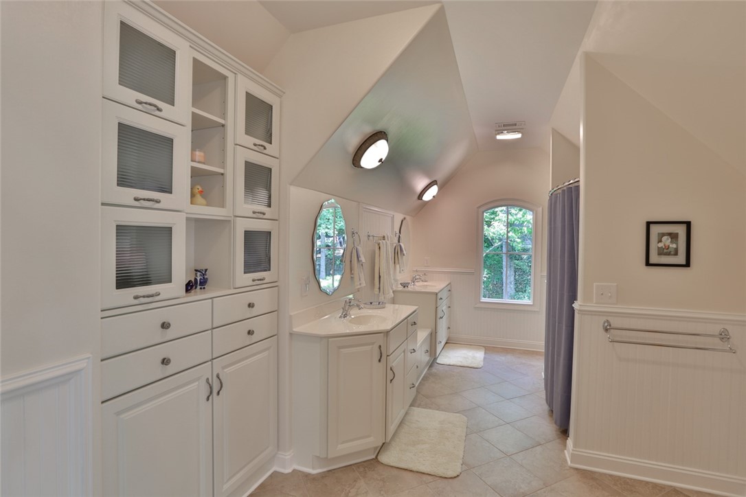 214 Wild Ginger Way Sunset, SC 29685 - Photo 45 of 49 Jack & Jill Bath