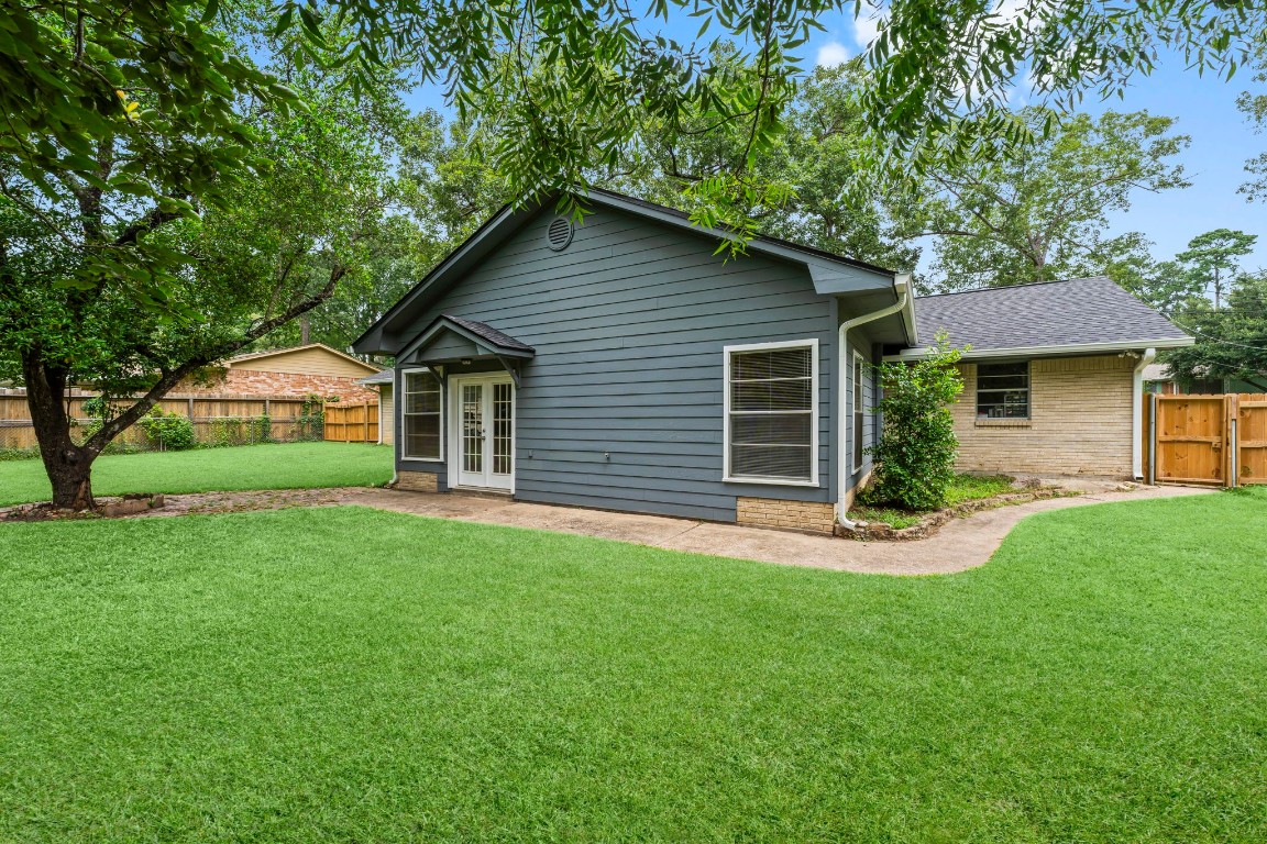 209 Summit Drive Conroe, TX 77303 - Photo 20 of 21 a front view of house with yard and green space