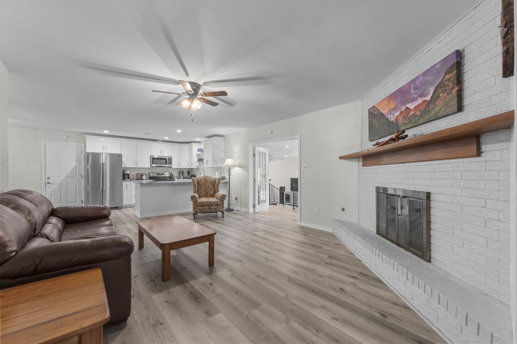 209 Summit Drive Conroe, TX 77303 - Photo 4 of 21 a living room with furniture and kitchen view