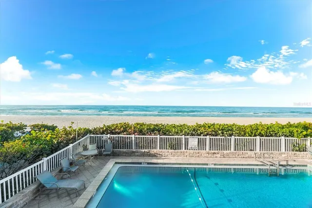 $799,000 | 102 68th Street, Unit 102, Holmes Beach, FL 34217