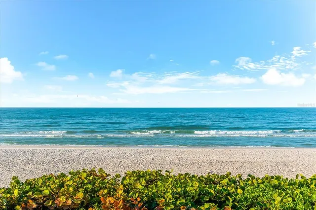 $799,000 | 102 68th Street, Unit 102, Holmes Beach, FL 34217