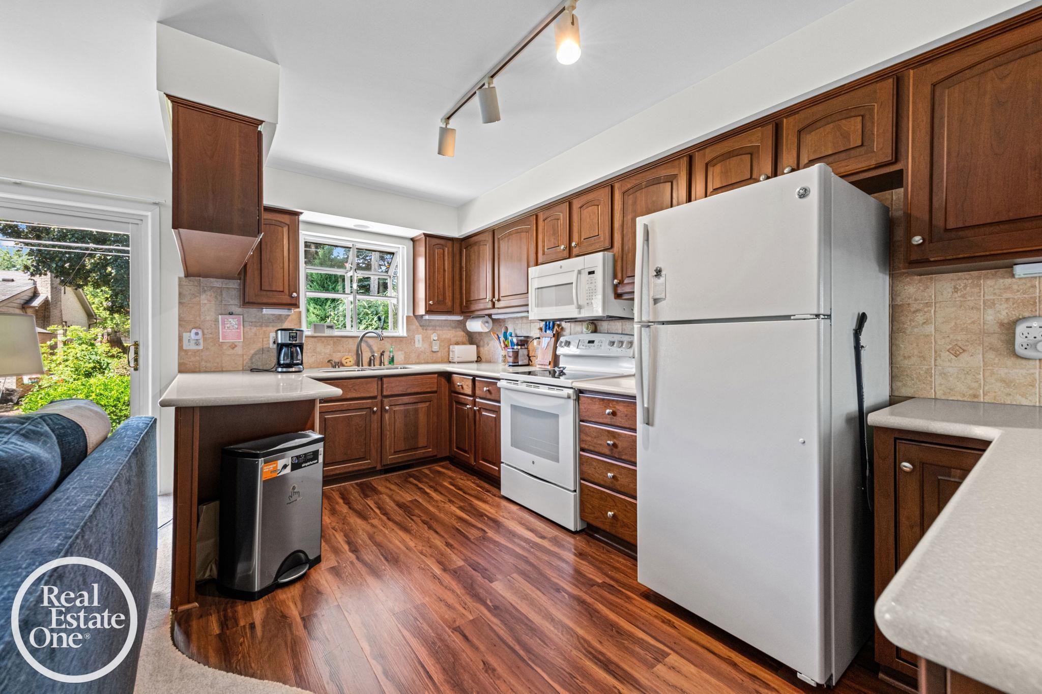1196 Hawthorne Road Grosse Pointe, MI 48236 - Photo 4 of 40 Gallery Image 4