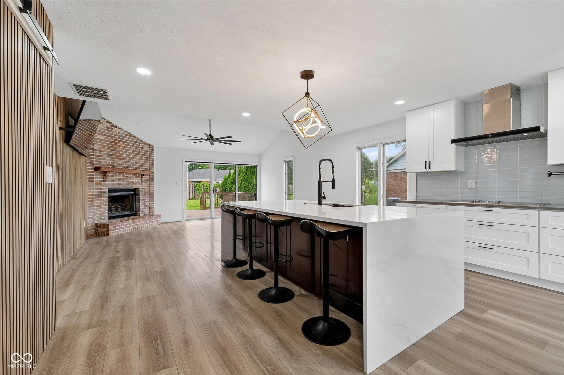 8425 Carthay Circle Fishers, IN 46038 - Photo 3 of 30