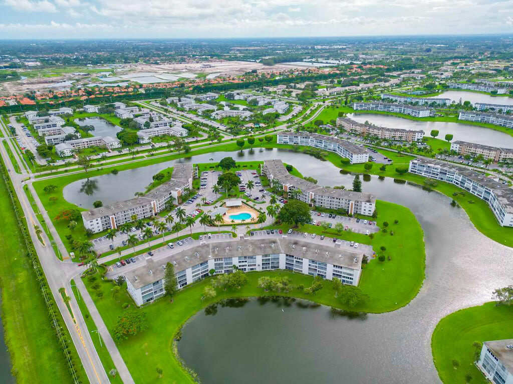 1008 Hythe A Boca Raton, FL 33434 - Photo 26 of 29 photo_2022-09-16_23-35-30