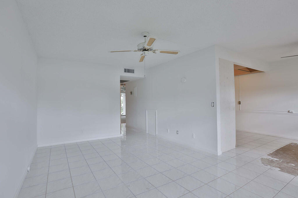 1008 Hythe A Boca Raton, FL 33434 - Photo 5 of 29 3K6A1693