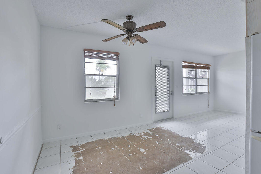 1008 Hythe A Boca Raton, FL 33434 - Photo 9 of 29 3K6A1821