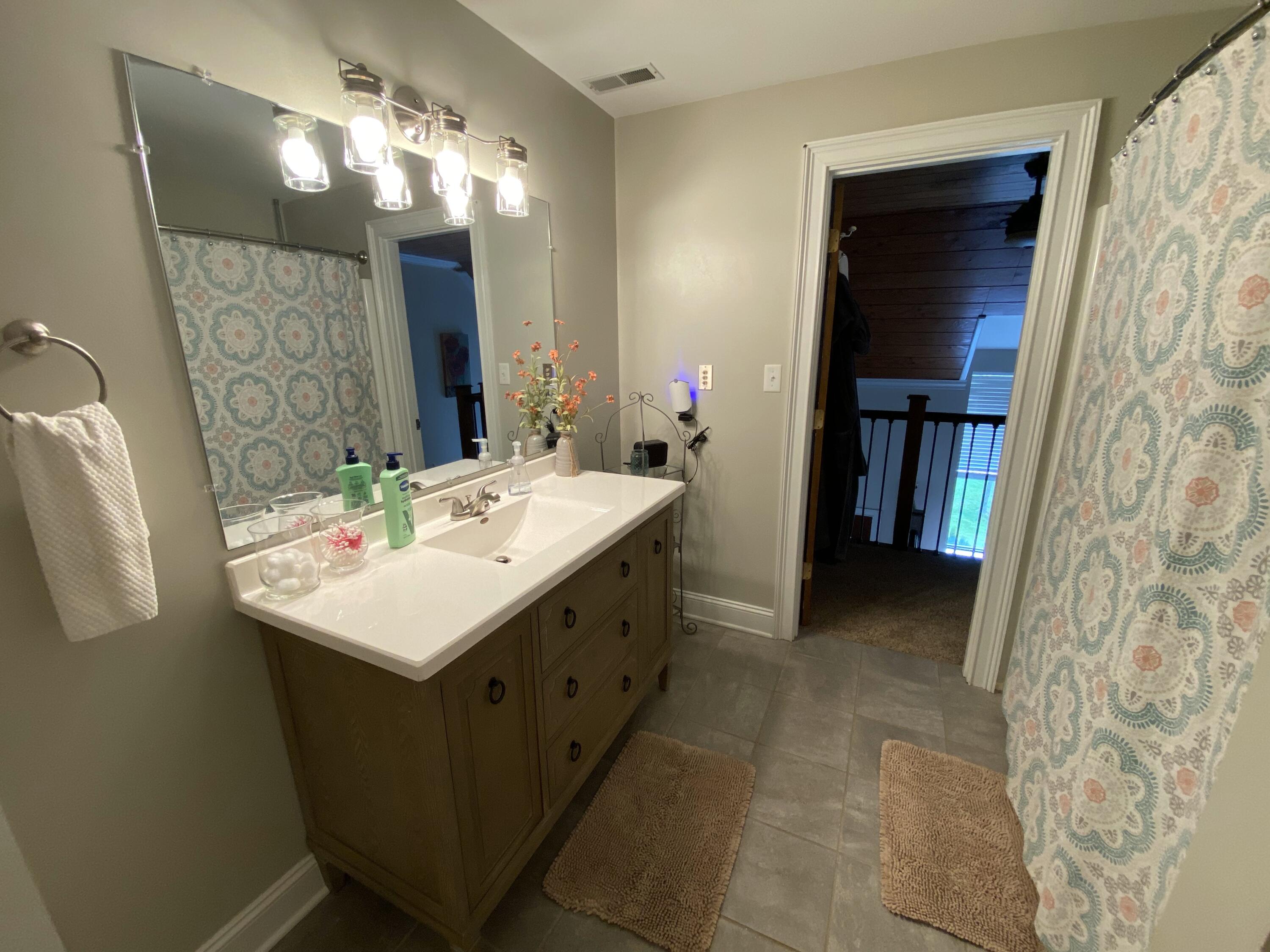 5055 Muddy Ford Road Georgetown, KY 40324 - Photo 22 of 47 Guest Bath