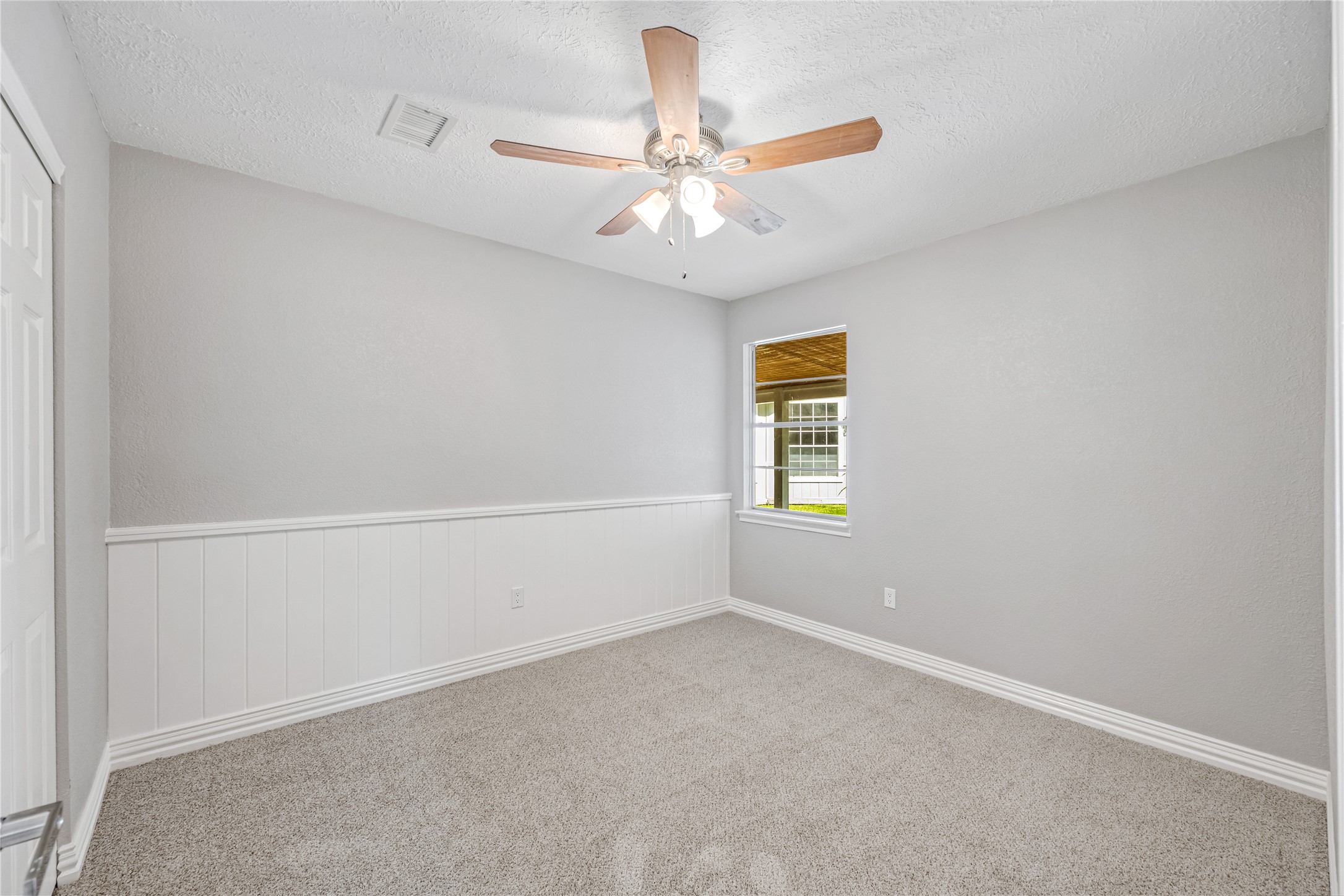 9806 Tanager Lane Conroe, TX 77385 - Photo 25 of 28 an empty room with a window and a fan