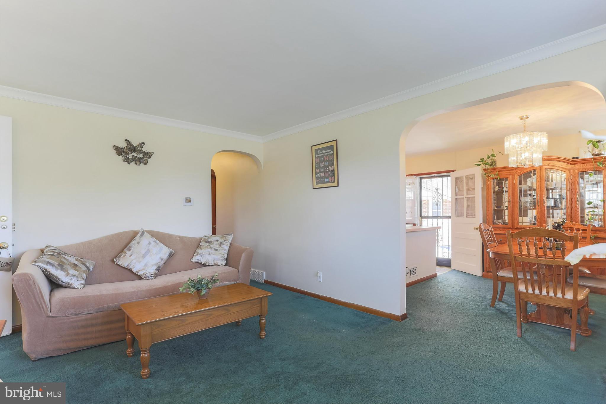 3212 Mayfair Road Baltimore, MD 21207 - Photo 3 of 22 Living Room