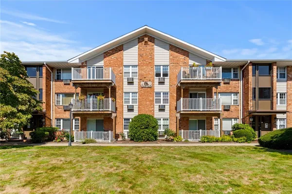 $295,000 | 25 Bullocks Point Avenue, Unit 5C, East Providence, RI 02915