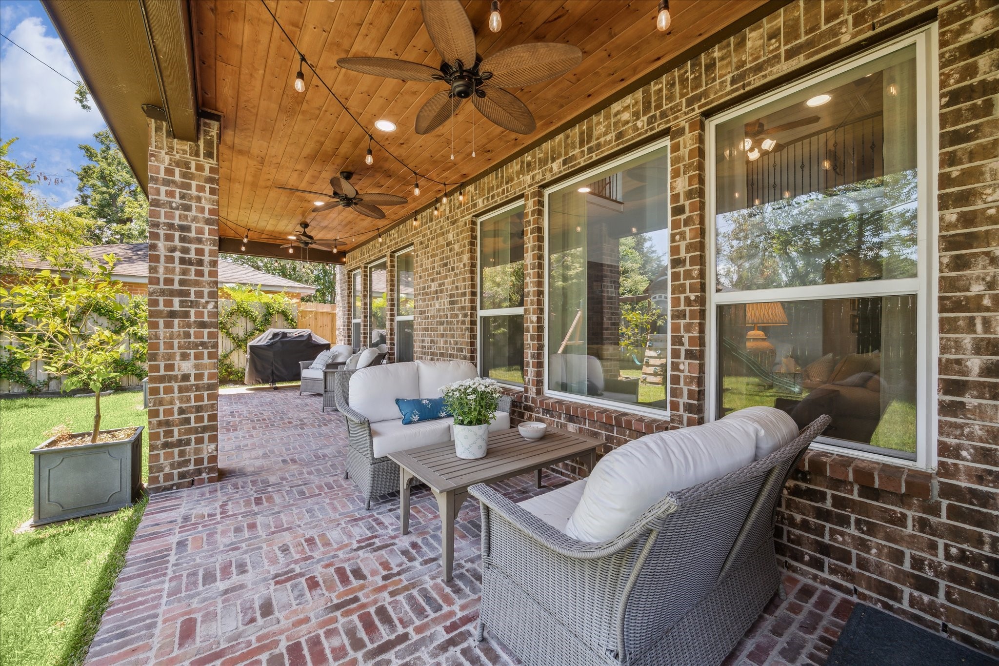 1515 Thornton Road Houston, TX 77018 - Photo 36 of 39 The spacious patio at the back of the home offers a lovely exterior entertaining space with multiple seating areas. Fully enclosed, the back and side yards feature ample recreational space and superb privacy.