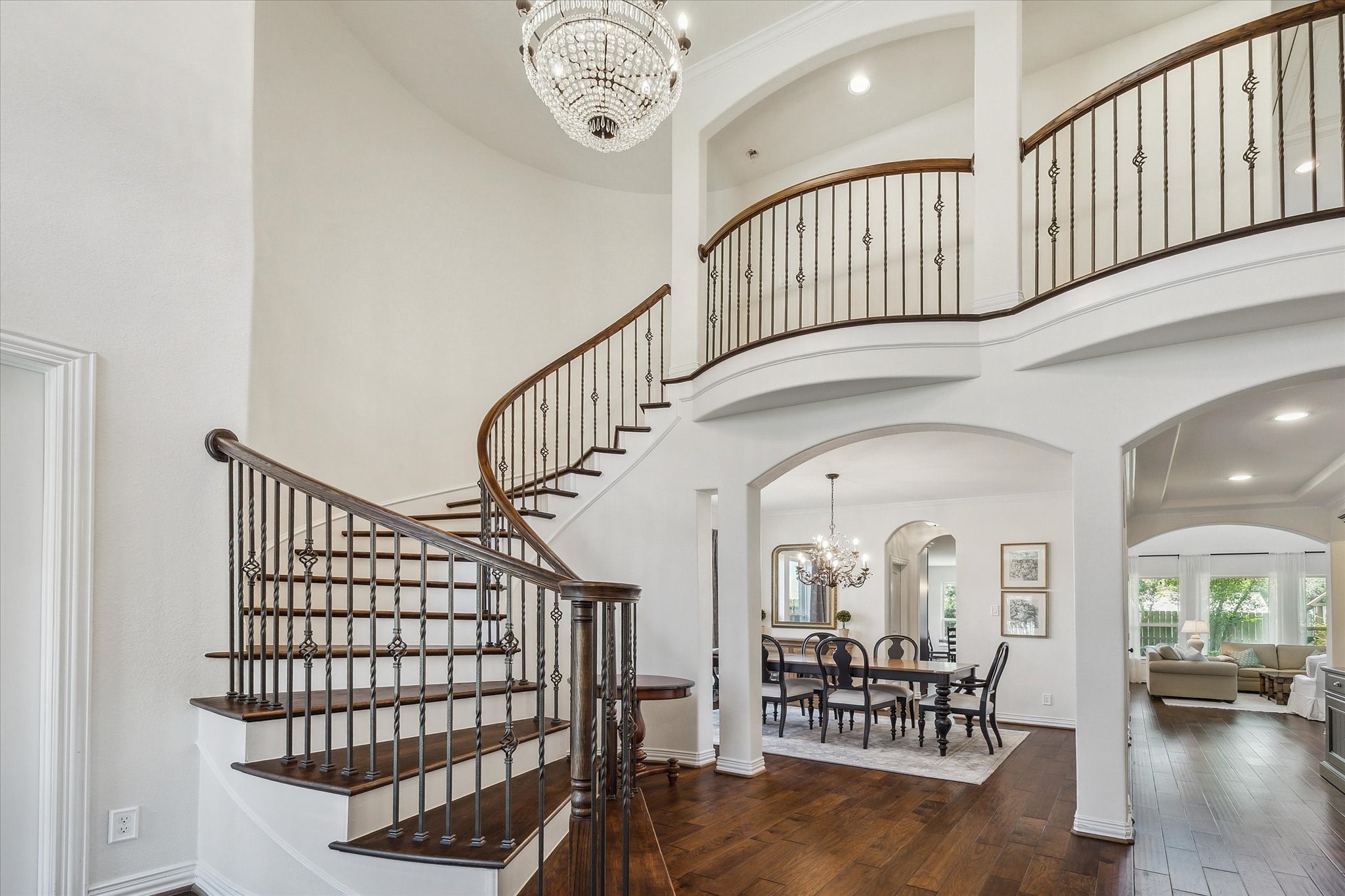 1515 Thornton Road Houston, TX 77018 - Photo 6 of 39 The bright and spacious foyer with soaring ceiling highlights the elegant staircase overlooking above.