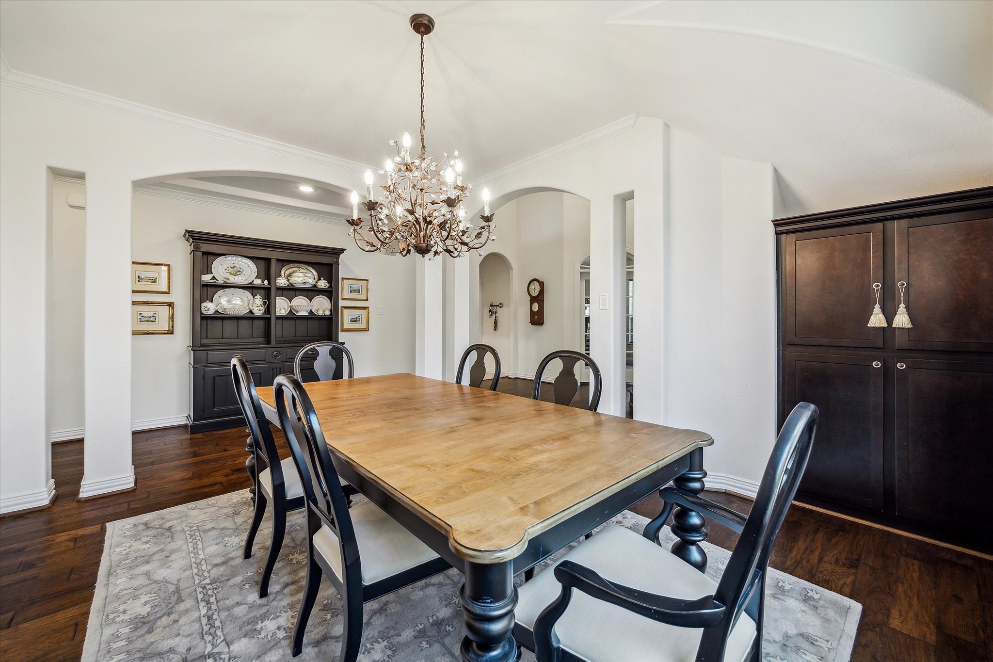 1515 Thornton Road Houston, TX 77018 - Photo 8 of 39 The formal dining room of the home features a large window and convenient access to the butler's pantry and kitchen space.